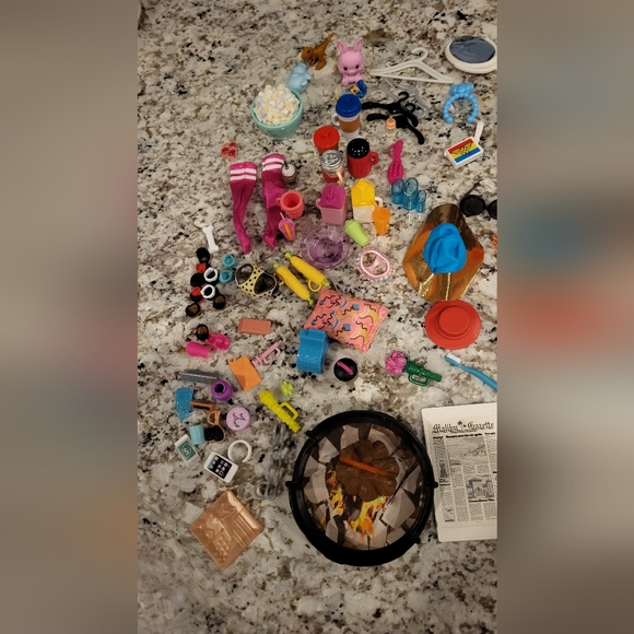 Barbie Accessories Assorted Set - Picture 2 of 5